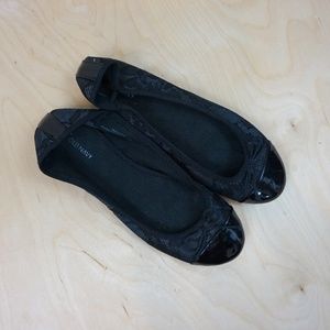 Old Navy Lacy Flats in Black